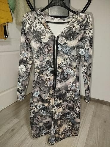 Muška odeća: Haljina sa kapuljačom i rajsferšlusom sprijeda. - Model: uska — 1