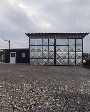 Donji delovi trenerke: Izdaje se ograđen industrijski plac sa magacinskim/servisnim objektom — 1