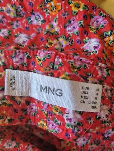 mango parfem 3: MNG ( Mango ) Romantična cvetna bluza sa puf rukavima - M - Model — 3