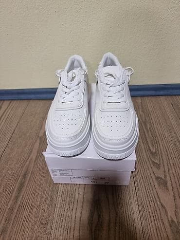 adidas patike bele sa zelenim: Bele patike br.39 Potpuno nove — 2