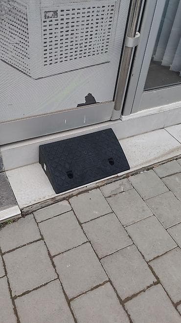 Auto oprema: Gumena ivična rampa za prag/ivičnjak - Dimenzije: 50 x 27 x 10 cm — 2