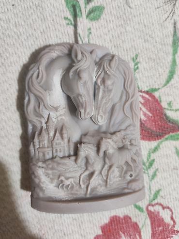 figura slona: Dekorativni reljef sa motivom konja - Materijal: imitacija — 1