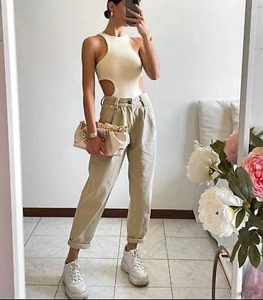 Bodi: Body bez rukava sa bočnim izrezima.Zatvaranje na preponama (snap — 1