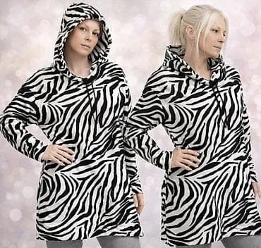 dukseri: Ženska dukser-haljina sa kapuljačom – zebra print - Model: ležerna — 2
