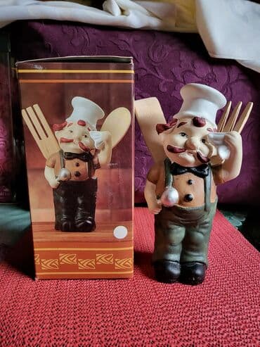 viljuska za struju: Kuvar nov,drzac za kuhinju italijanski. Na kutiji pise porcelan ali — 2