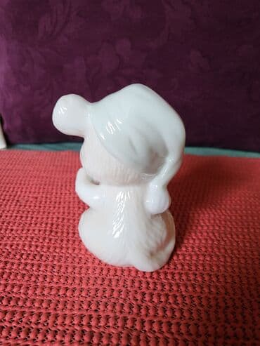 porcelanske solje za caj: Porcelanska nova,vintaz figura. Visina. 11cm. Duzina — 7