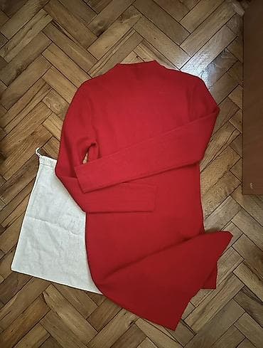 Crvena pletena haljina od mekanog pletiva, midi dužina. Uski ravni na lalafo.rs Crvena pletena haljina od mekanog pletiva, midi dužina. Uski ravni