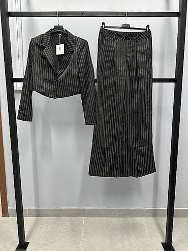 mantil s: 🔥Damski komplet – prugasti sako i pantalone
✅Cena seta 3200 din — 2