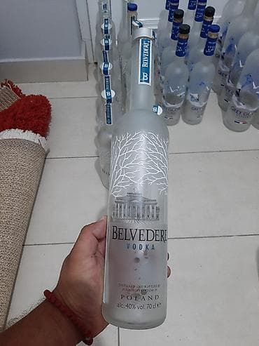 barcaffe soljice cena: Prazne flaše od Vodke Belvedere od1.75l i 3l Prodajem Prazne flase od — 4