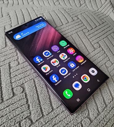 borca kamere: Samsung Galaxy S22 Ultra – Burgundy - Ekran: 6.8" Dynamic AMOLED 2X — 2