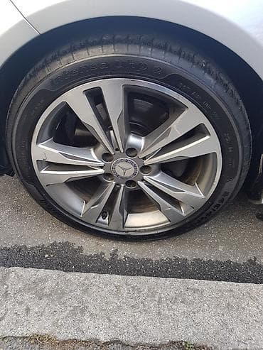 sila zatezanja: Prodaju se alu felne za Mercedes-Benz sa montiranim pneumaticima — 1