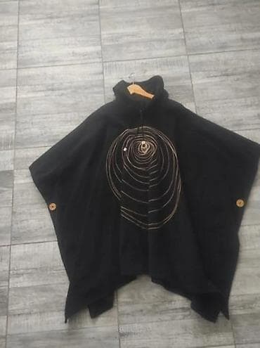 sorc m: Crni pončo sa kapuljačom i umetničkim vezom Velicina XL-XXXXL - — 1