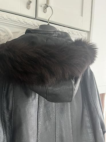 Lične stvari: Dugačka ženska kožna jakna/kaput sa kapuljačom i krznenim obodom — 3