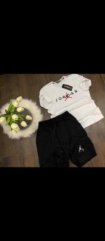 hoodrich komplet: Muski sportski komplet.

Velicine s-xxl. Cena 2800 din — 3