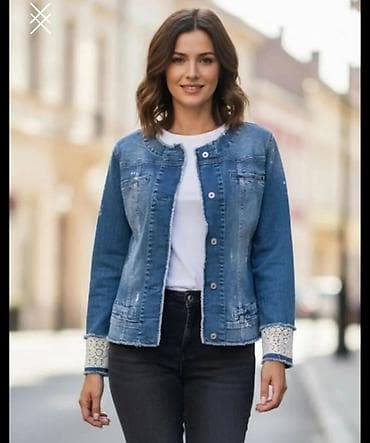 Ženska teksas jakna bez kragne, klasičnog kroja do kukova. Model sa