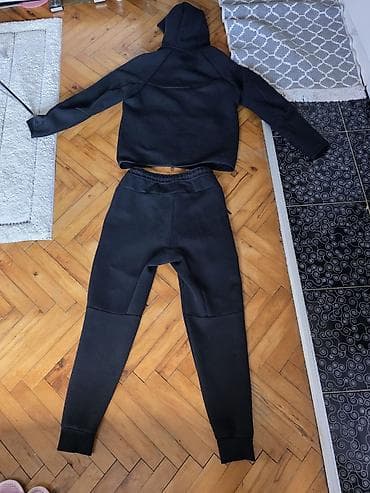 zuta nike jakna: Trenerka Nike, bоја - Crna — 4