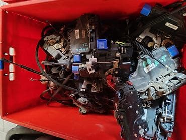 kombi sa korpom: Auto delovi – brave i mehanizmi vrata (VW/Škoda/Seat/Audi) - Velika — 4