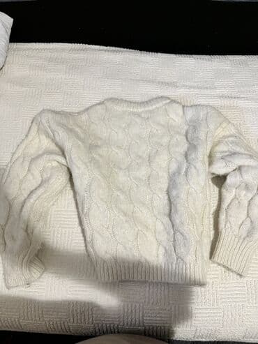 Overalls: Pleten džemper Stradivarius, krem/bela boja. Klasičan „cable knit” — 2