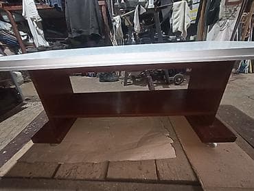 Drveni klub-sto sa slike, širine 56 cm dužine 120 cm visine 50
