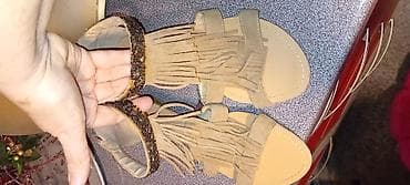 plasticne sandale: Ženske ravne sandale u bež/peščanoj boji sa dekorativnim resama i — 3