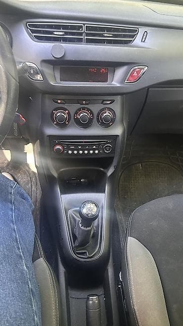 rolsue cena: Citroën C3 – hečbek, bela boja, BG tablice. Ključne karakteristike: - — 1
