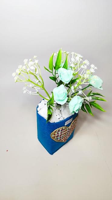 Kućni dekor: Dekorativna aranžmanska saksija sa veštačkim cvećem - Aranžman: nežne — 1