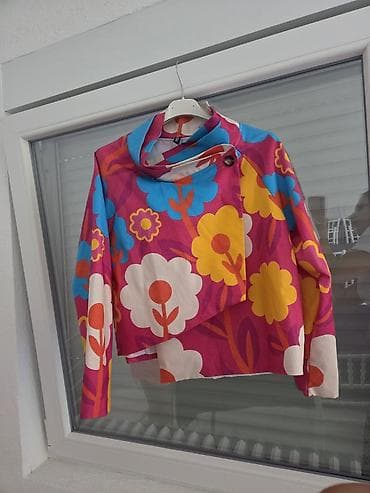 paket m: Ženska kratka jakna/bolero sa upečatljivim retro cvetnim printom. - — 1