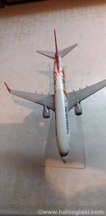 gramofonske ploce beograd: Avion Boing 737-800 Turkish airlines,razmera 1:250(16 cm.) neoriginal — 2