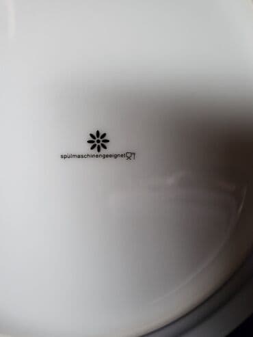 porcelanske solje za caj: Porcelanski nov set,servis za 4 osebe. Servis fabricki za 4 — 12