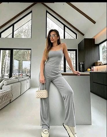 Ženski jednodijelni kombinezon sa tankim bretelicama - Model: ravne