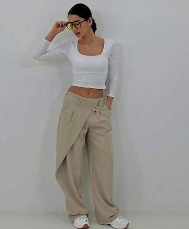 Pantalone: Ženske široke pantalone sa preklopom i prugama
2500 din — 2