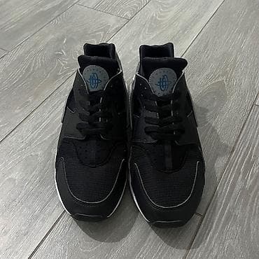 jordanke 1: Nike Air Huarache   Stanje: Kao nove samo prošetane  Velicina: 44- — 4