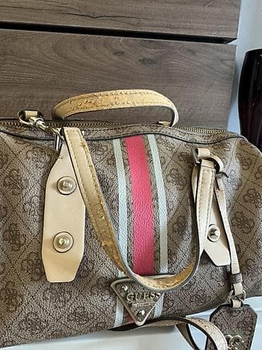 kozne torbe carpisa: GUESS torba – bowling/doctor bag stil - Materijal: monogram platno u — 4