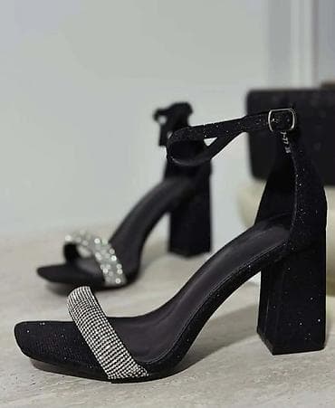 zara obuca za zene: Elegantne ženske sandale na blok petu - Boja: crna - Dizajn: otvoreni — 1