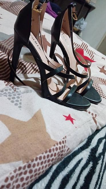 elegantne haljine za svadbu: Crne ženske sandale na visoku potpeticu - Elegantne crne sandale sa — 1