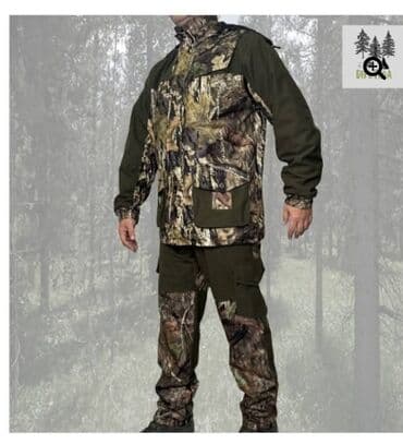 Komplet odelo Cena 10300 Jakna poseduje kapuljaču koja se može