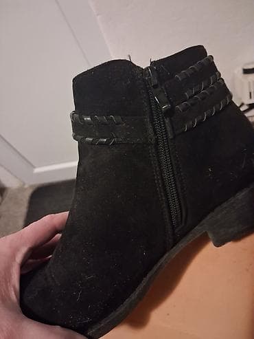 tommy hilfiger obuca zenska: Kao nove crne ženske gležnjače od brušene kože (semiš) sa niskom — 4