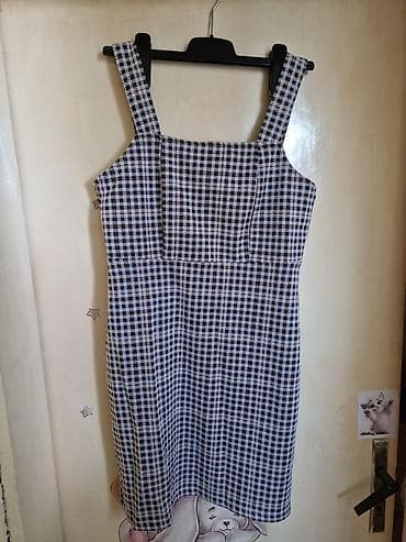 Haljina sa kaišem na ramenima, karo dezen - Kroj: ravna silueta do