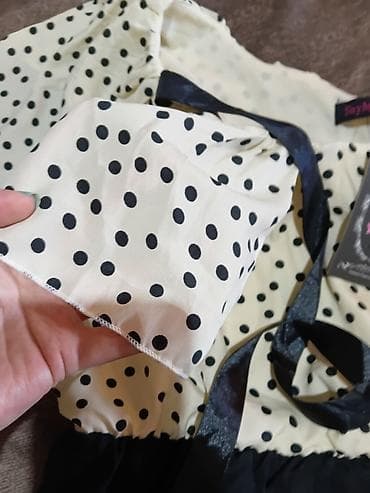 polka dot haljina: Haljina SayModel – dvobojna, tačkice - Gornji deo: krem nijansa sa — 3