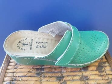 crocs zenske klompe: Kozne anatomske klompe 
Cena 3950 din 36-41 — 20