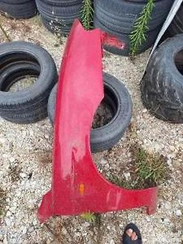 ALFA 147 KRILO CRVENA BOJA | Cena je po komadu. Alfa 147 prvi model
