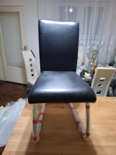 Ugaone garniture: Prodajem 5 trpezarijskih stolica od prave koze, ocuvane u odlicnom — 2