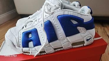 crne carape i bele patike: Nike Air More Uptempo – bele patike sa plavim detaljima, br gaziste — 2