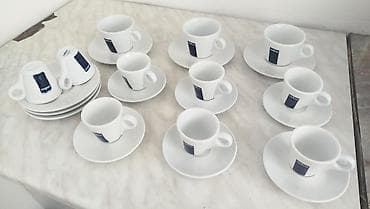 vitrine sa staklom: Lavazza soljice/novo
6 malih sa tacnama
3 velike sa tacnama — 3