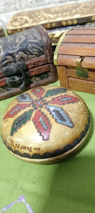 Kancelarijski nameštaj: Kolekcija dekorativnih i sitnih vintage predmeta – idealno za — 5