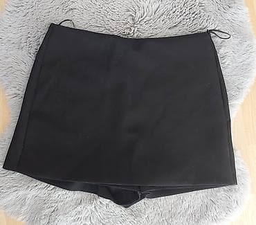 ZARA crne šorts-suknja (skort) - Model: šorts spreda izgleda kao mini