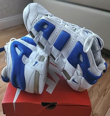 crne carape i bele patike: Nike Air More Uptempo – bele patike sa plavim detaljima, br gaziste — 7