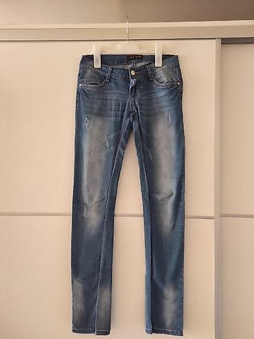 Farmerke velicina 26. Suzavane sa unutrašnje strane, pa se pozna gde