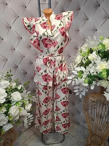 butik 13 kompleti: Damski komplet – bluza i pantalone sa cvetnim printom - Dvodijelni — 1