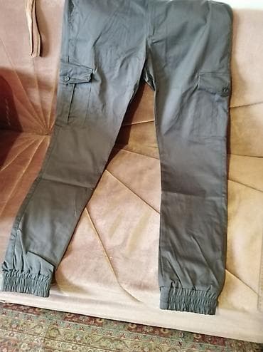 Muške cargo pantalone, tamnozelene boje. - Model: cargo džogeri sa